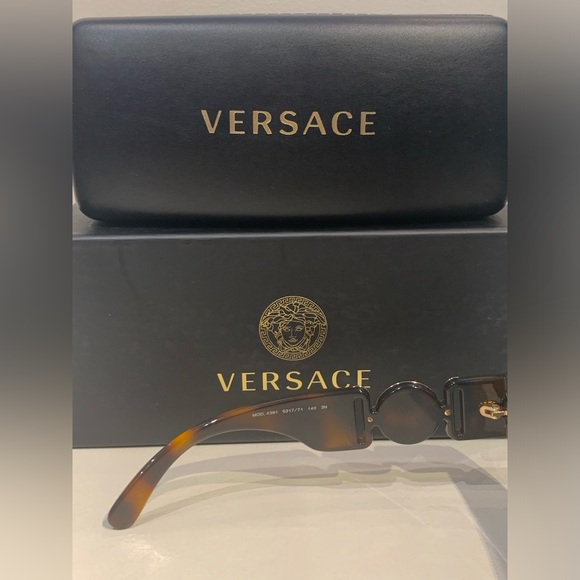 New Men’s Versace Sunglasses - Picture 8 of 9